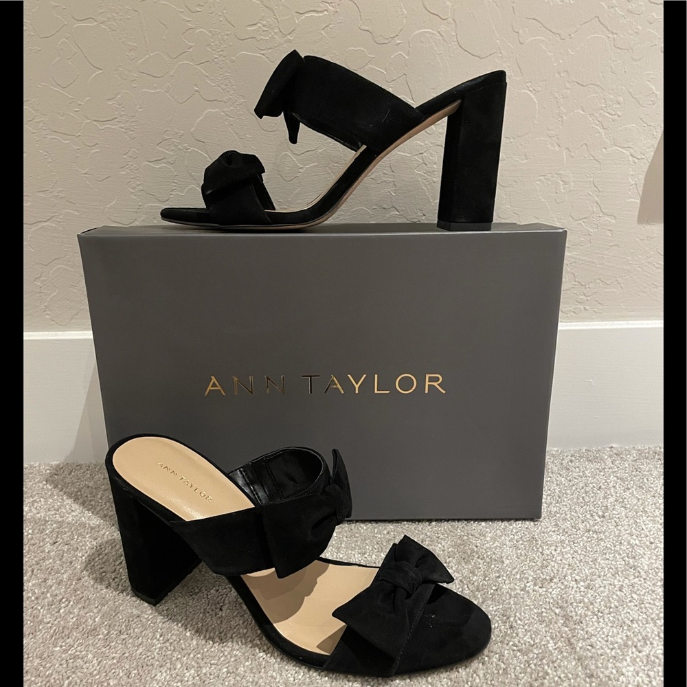 Ann Taylor Janie Suede Bow Heeled Sandal 7.5